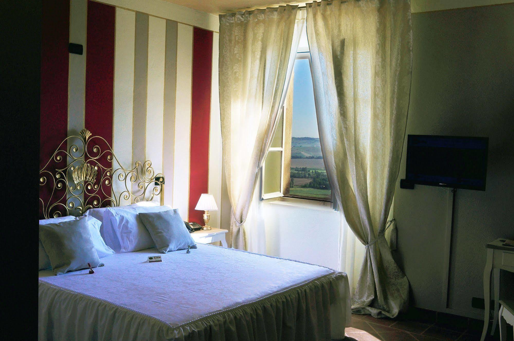 La Foresteria Del Castello - Wellness Hotel In Dimora Storica CastellʼAlfero Dış mekan fotoğraf