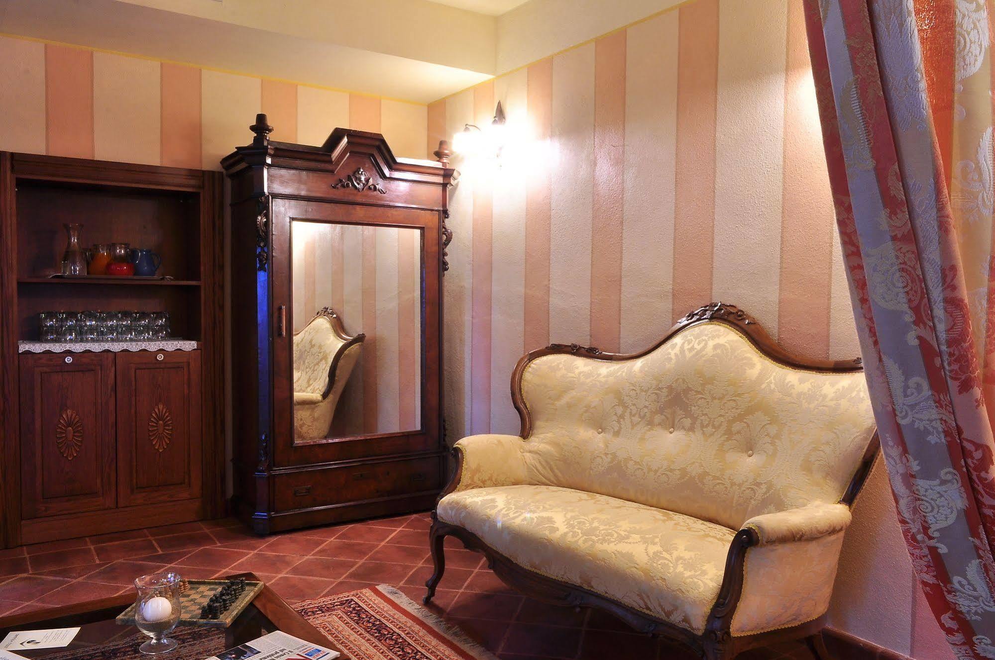 La Foresteria Del Castello - Wellness Hotel In Dimora Storica CastellʼAlfero Dış mekan fotoğraf